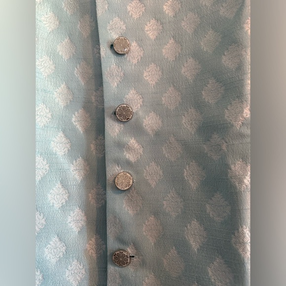 Men’s Sherwani for Indian Wedding - Picture 3 of 5